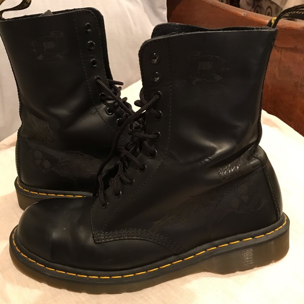Black Dr. Marten's w/ skull design, Men's size 10M